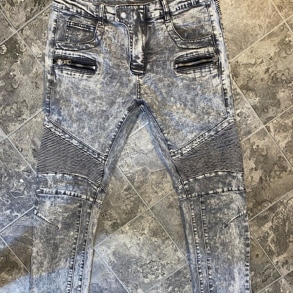 DESIGNER JEANS AND ACCESSORIES BEST DEALS HMU